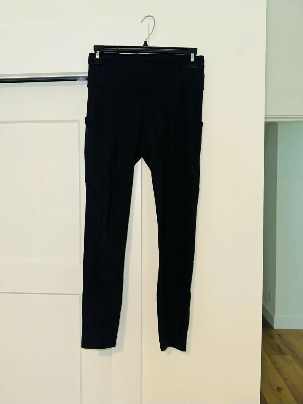 Lululemon Black Pockets Leggings SIZE 6